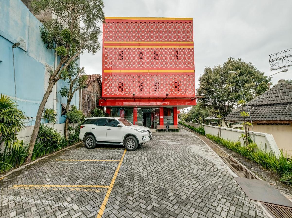Oyo 90986 Hotel Srikandi Adisucipto Kalasan Exterior foto
